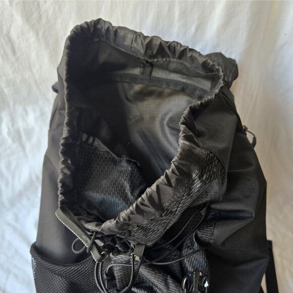 Gregory Nano 22 Liter H2O Hydration Pack Backpack Dayback Hiking Obsidian Black - Picture 5 of 5